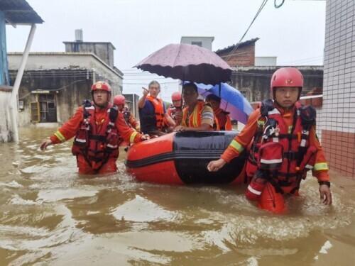 南方最新強降雨，影響范圍廣，防御措施全解析，南方強降雨全解析，最新情況與全方位防御措施