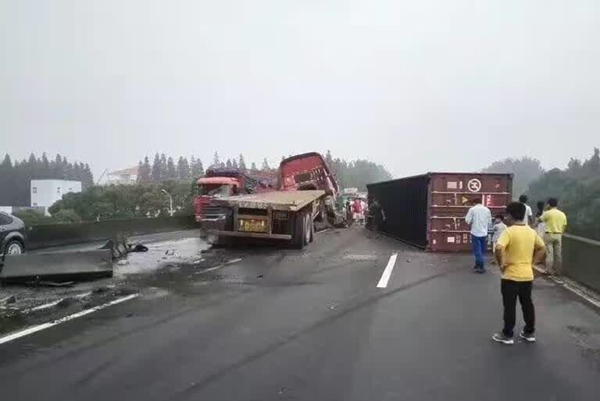 雙宜大橋車禍最新消息，雙宜大橋車禍?zhǔn)录?shí)時(shí)報(bào)道